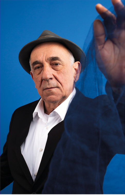 Photo de Denis Péan chanteur du groupe Lo'Jo